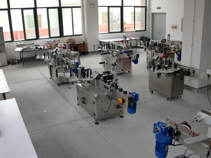 Високоскоростна машина за етикетиране на двойни странични стикери хидравлично масло