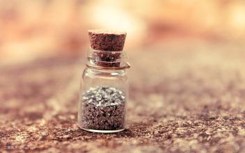 Високоскоростна SUS304 икономична автоматична машина за етикетиране на флакони за бутилки и бутилки за лепило за стикери