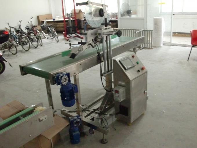 Апликатор за етикет с плоска самозалепваща се плоча с обекти за подаване на машина за пейджинг