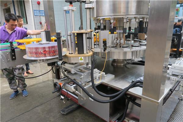 Машина за етикетиране на ротационни стикери CE Единична напълно автоматична бутилка с крило