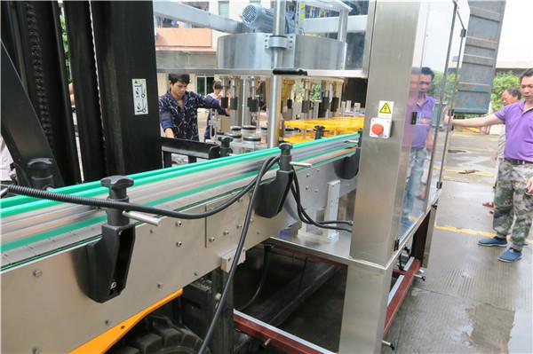 Предна / задна машина за автоматично нанасяне на етикети Оборудване Скорост 18000B / H