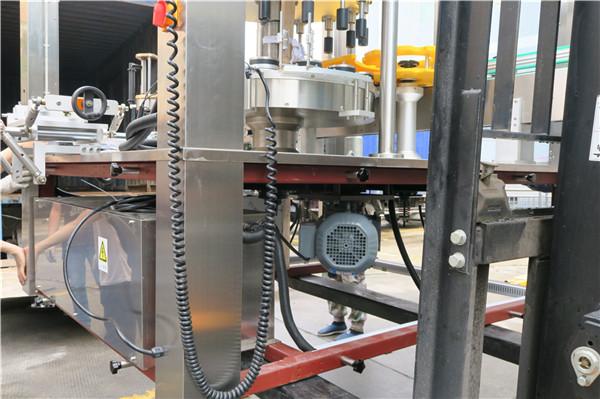 Дебелина на оборудването на машината за етикетиране на кръгла бутилка с дебелина ≥ 30 мм