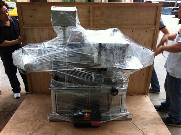 Апликатор за етикети със стикер за 45 м / мин. За бутилки с вода Sqaure / Round / Flat