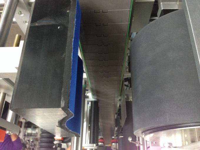 Автоматичен апликатор за стикери за пластмасови / стъклени кръгли бутилки