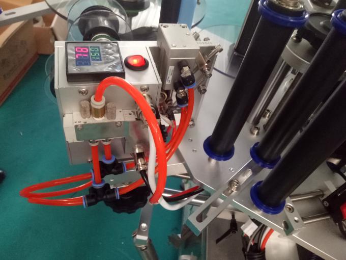 Персонализирана машина за етикетиране на три или двойни странични стикери с кодираща машина