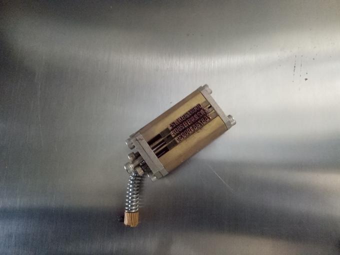 Персонализирана машина за етикетиране на три или двойни странични стикери с кодираща машина