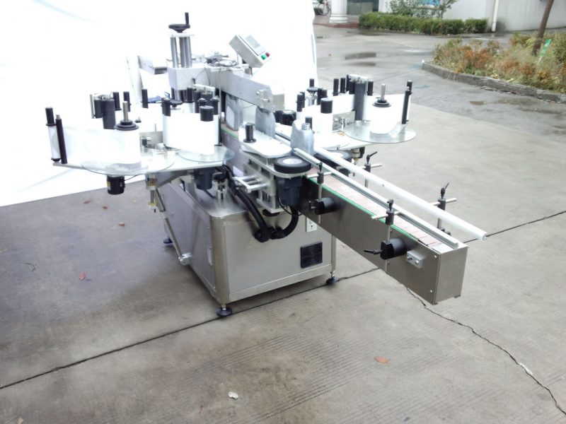Китай Автоматична машина за етикетиране на двустранни стикери с предна и задна страна за овална, кръгла, квадратна бутилка с фиксиран доставчик