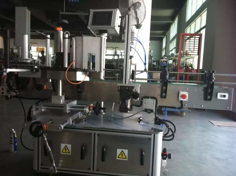 Китай Доставка на машина за етикетиране на стикер за кръгла бутилка за плодове / зеленчуци за питейна индустрия