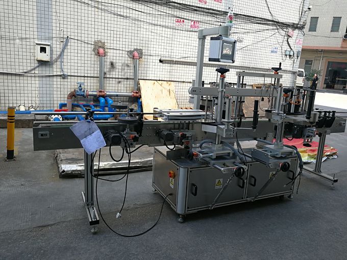 Самозалепваща се етикетираща машина с три етикета 110V / 380V Напрежение